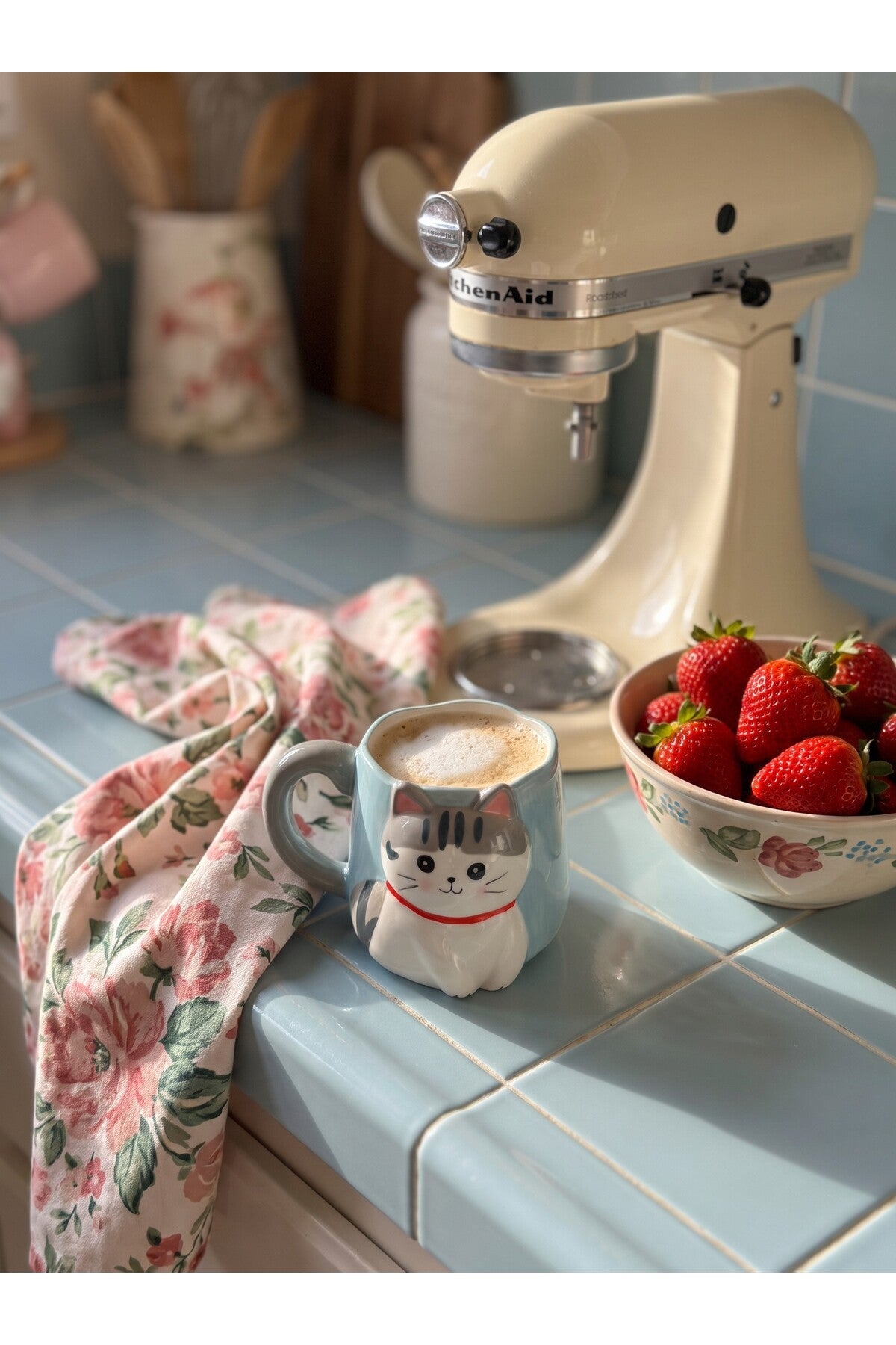 Kuyruk Detaylı Kulp, Açık Mavi 3D Kedi Figürlü Kupa 405 ml