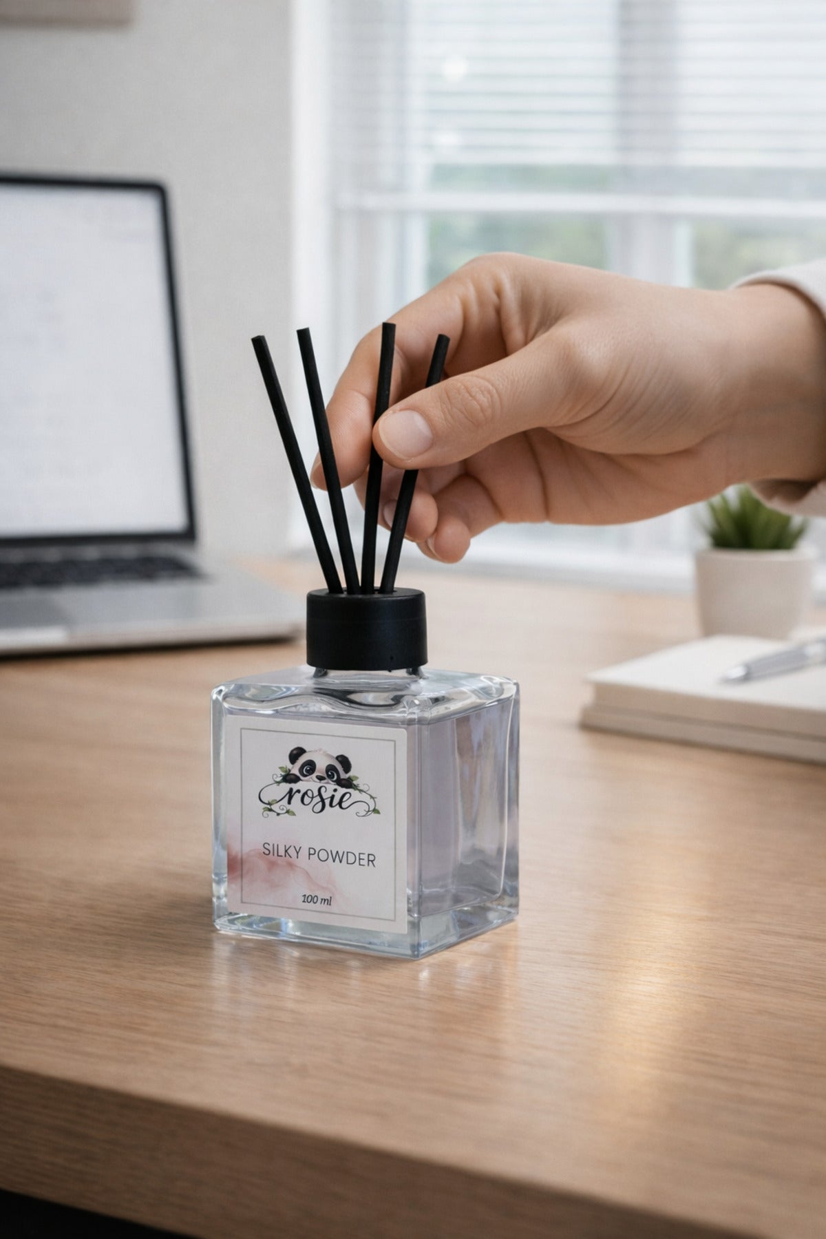 Pudra Oda Kokusu 100 ml Çubuklu Reed Diffuser | Bebek Pudrası Ferahlığı | Uzun Süre Kalıcı Ev Kokusu